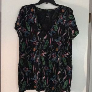 Pretty black floral T